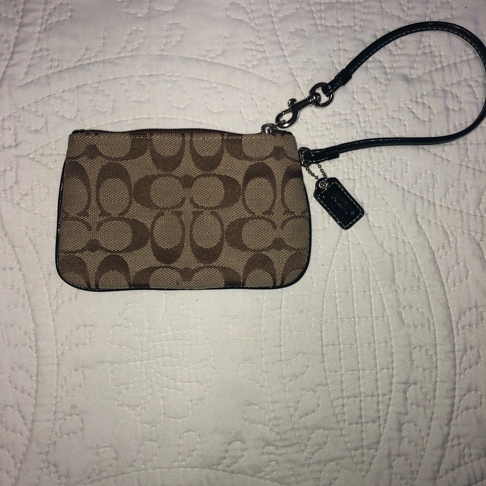COACH CLASSIC BROWN & TAN WRISTLET PERFECT CONDITION - Picture 2 of 7